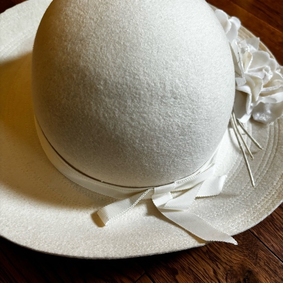 Creamy white brimmed dressy  hat. Floral accent. 100% wool. Made in England - Picture 8 of 11